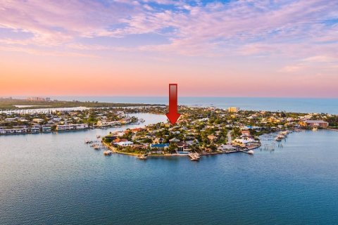 House in St. Lucie, Florida 3 bedrooms, 200.02 sq.m. № 2069109 - photo 3