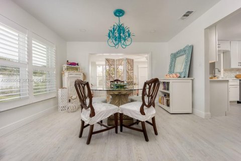 House in St. Lucie, Florida 3 bedrooms, 200.02 sq.m. № 2069109 - photo 18