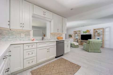 House in St. Lucie, Florida 3 bedrooms, 200.02 sq.m. № 2069109 - photo 8