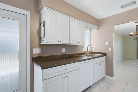 House in Nokomis, Florida 2 bedrooms, 103.68 sq.m. № 2095651 - photo 9