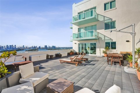 Condo in Miami Beach, Florida, 2 bedrooms  № 2082575 - photo 22