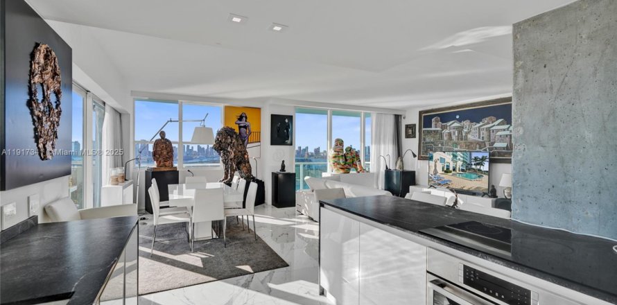 Condo in Miami Beach, Florida, 2 bedrooms  № 2082575