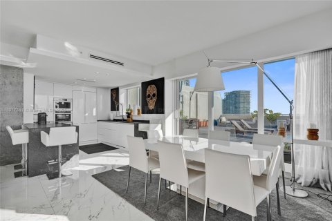 Condo in Miami Beach, Florida, 2 bedrooms  № 2082575 - photo 8