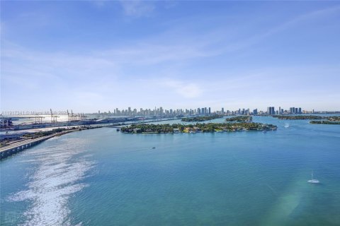 Condo in Miami Beach, Florida, 2 bedrooms  № 2082575 - photo 24