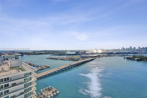 Condo in Miami Beach, Florida, 2 bedrooms  № 2082575 - photo 28