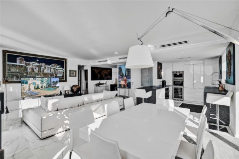 Condo in Miami Beach, Florida, 2 bedrooms  № 2082575 - photo 9
