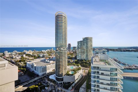 Condo in Miami Beach, Florida, 2 bedrooms  № 2082575 - photo 26