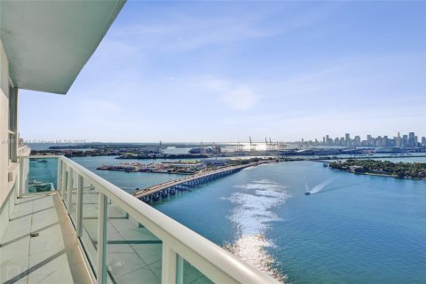 Condo in Miami Beach, Florida, 2 bedrooms  № 2082575 - photo 30