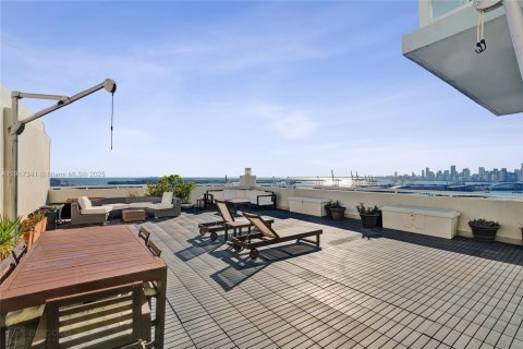 Condo in Miami Beach, Florida, 2 bedrooms  № 2082575 - photo 15
