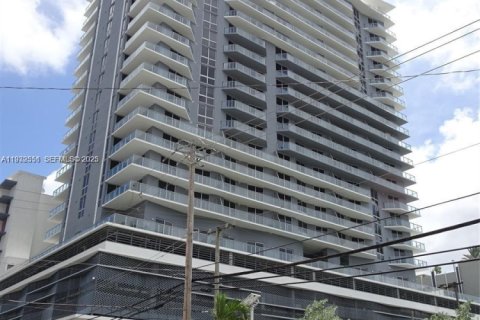 Снять в аренду кондоминиум в Майами, Флорида 1 спальня, 71.16м2, № 1999086 - фото 2