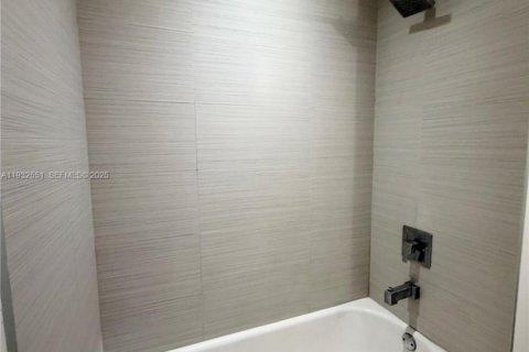 Снять в аренду кондоминиум в Майами, Флорида 1 спальня, 71.16м2, № 1999086 - фото 13