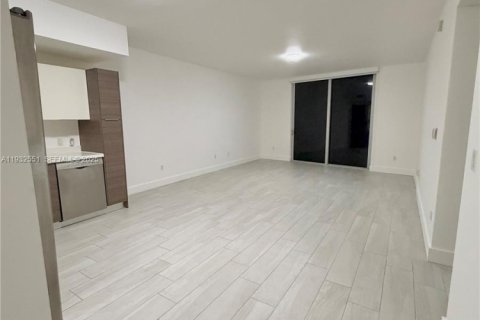 Снять в аренду кондоминиум в Майами, Флорида 1 спальня, 71.16м2, № 1999086 - фото 4