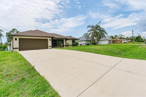 House in North Port, Florida 3 bedrooms, 152.27 sq.m. № 1806933 - photo 23