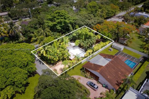 House in Miami, Florida 2 bedrooms, 123.28 sq.m. № 1940638 - photo 1