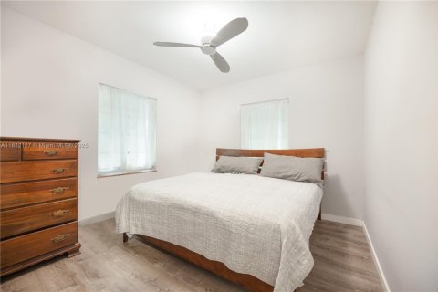 House in Miami, Florida 2 bedrooms, 123.28 sq.m. № 1940638 - photo 9