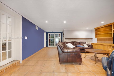 House in Miami, Florida 2 bedrooms, 123.28 sq.m. № 1940638 - photo 3