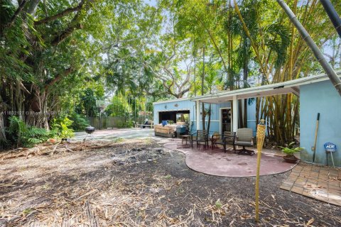 House in Miami, Florida 2 bedrooms, 123.28 sq.m. № 1940638 - photo 15