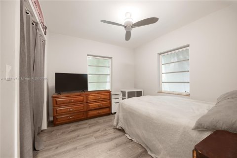 House in Miami, Florida 2 bedrooms, 123.28 sq.m. № 1940638 - photo 10