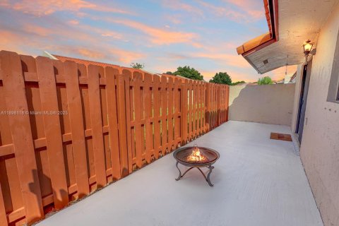 Adosado en venta en Cooper City, Florida, 3 dormitorios, 127.93 m2 № 1951771 - foto 29