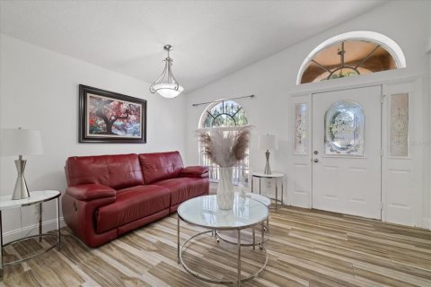 House in Tampa, Florida 4 bedrooms, 261.98 sq.m. № 2416814 - photo 12