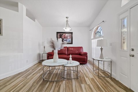 House in Tampa, Florida 4 bedrooms, 261.98 sq.m. № 2416814 - photo 13