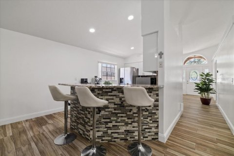 House in Tampa, Florida 4 bedrooms, 261.98 sq.m. № 2416814 - photo 18