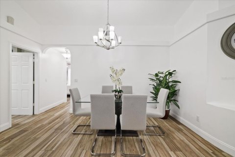 House in Tampa, Florida 4 bedrooms, 261.98 sq.m. № 2416814 - photo 23