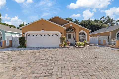 House in Tampa, Florida 4 bedrooms, 261.98 sq.m. № 2416814 - photo 8