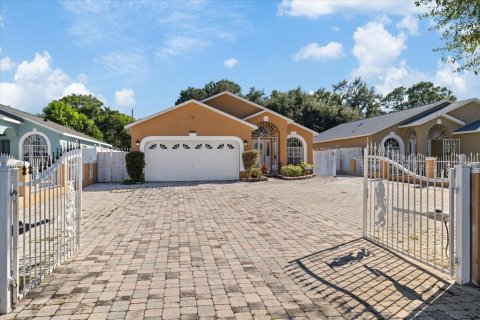 House in Tampa, Florida 4 bedrooms, 261.98 sq.m. № 2416814 - photo 7