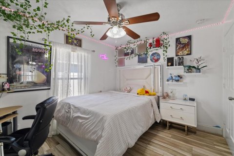 House in Tampa, Florida 4 bedrooms, 261.98 sq.m. № 2416814 - photo 27