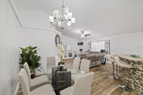 House in Tampa, Florida 4 bedrooms, 261.98 sq.m. № 2416814 - photo 30