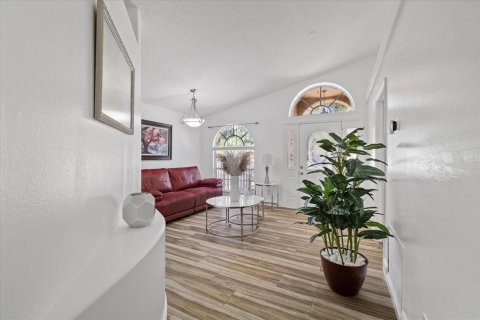 House in Tampa, Florida 4 bedrooms, 261.98 sq.m. № 2416814 - photo 11