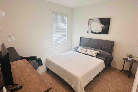 Casa en alquiler en Palm Bay, Florida, 4 dormitorios, 170.01 m2 № 1911884 - foto 4