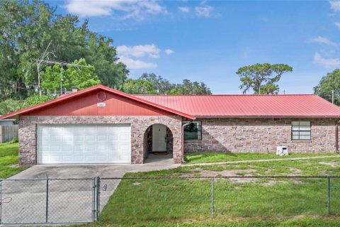 House in Lake Panasoffkee, Florida 2 bedrooms, 135.92 sq.m. № 1810546 - photo 1