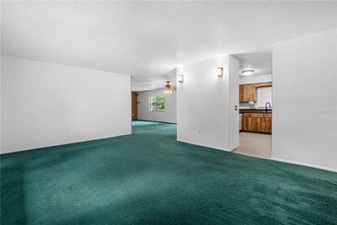 House in Lake Panasoffkee, Florida 2 bedrooms, 135.92 sq.m. № 1810546 - photo 8