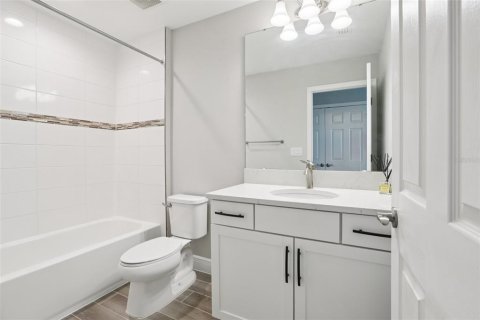 House in Apollo Beach, Florida 5 bedrooms, 298.87 sq.m. № 1826123 - photo 27