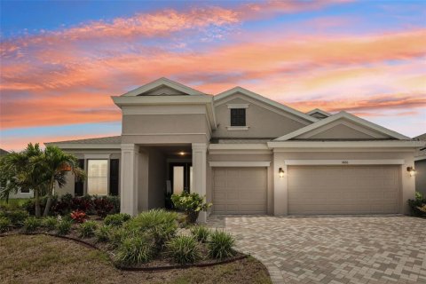 House in Apollo Beach, Florida 5 bedrooms, 298.87 sq.m. № 1826123 - photo 1