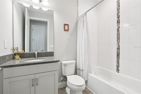 House in Apollo Beach, Florida 5 bedrooms, 298.87 sq.m. № 1826123 - photo 24