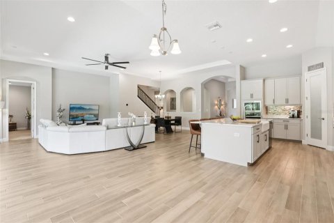 House in Apollo Beach, Florida 5 bedrooms, 298.87 sq.m. № 1826123 - photo 11