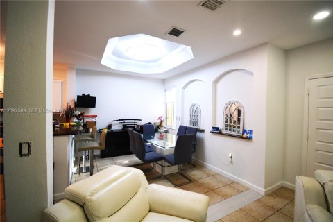 Villa ou maison à louer à Doral, Floride: 4 chambres, 195.56 m2 № 2393059 - photo 8