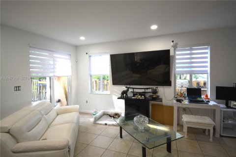 Villa ou maison à louer à Doral, Floride: 4 chambres, 195.56 m2 № 2393059 - photo 19