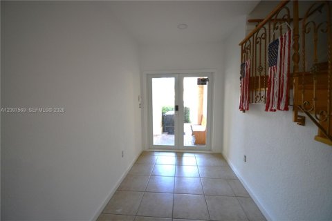Villa ou maison à louer à Doral, Floride: 4 chambres, 195.56 m2 № 2393059 - photo 4