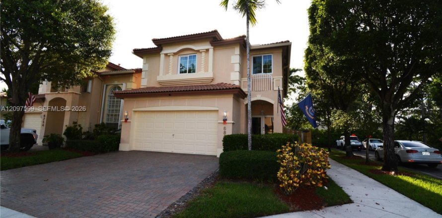 Villa ou maison à Doral, Floride 4 chambres, 195.56 m2 № 2393059