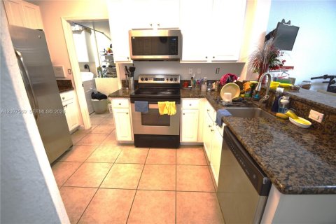 Villa ou maison à louer à Doral, Floride: 4 chambres, 195.56 m2 № 2393059 - photo 14