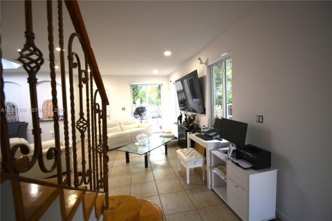 Villa ou maison à louer à Doral, Floride: 4 chambres, 195.56 m2 № 2393059 - photo 5