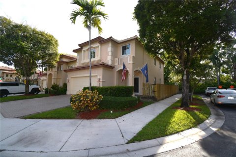 Villa ou maison à louer à Doral, Floride: 4 chambres, 195.56 m2 № 2393059 - photo 2