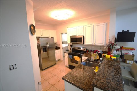 Villa ou maison à louer à Doral, Floride: 4 chambres, 195.56 m2 № 2393059 - photo 13