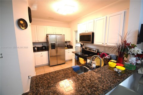 Villa ou maison à louer à Doral, Floride: 4 chambres, 195.56 m2 № 2393059 - photo 12