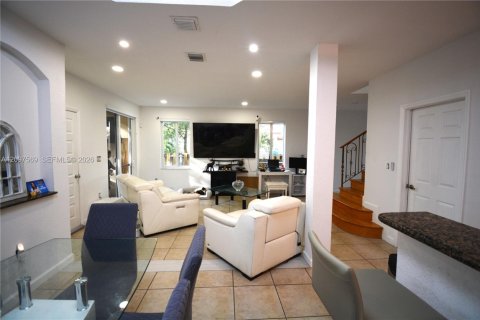 Villa ou maison à louer à Doral, Floride: 4 chambres, 195.56 m2 № 2393059 - photo 6