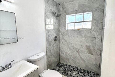 Casa en alquiler en Miami, Florida, 2 dormitorios, 133.78 m2 № 2054860 - foto 5
